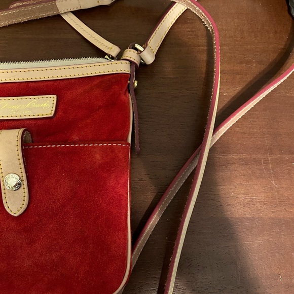Dooney & Bourke red cross bag brand new - Picture 4 of 5